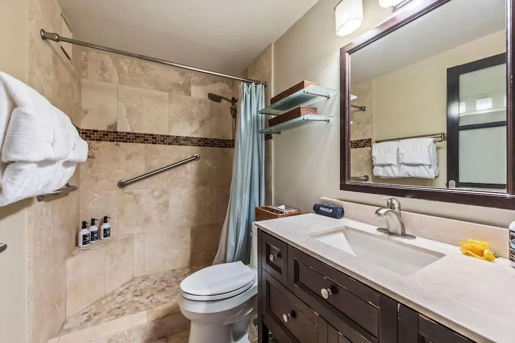 Kihei Alii Kai A404- Top Floor, Remodeled, Oceanview & Steps From Beach 0*,