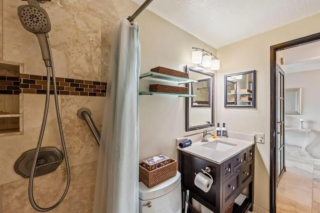 Kihei Alii Kai A404- Top Floor, Remodeled, Oceanview & Steps From Beach