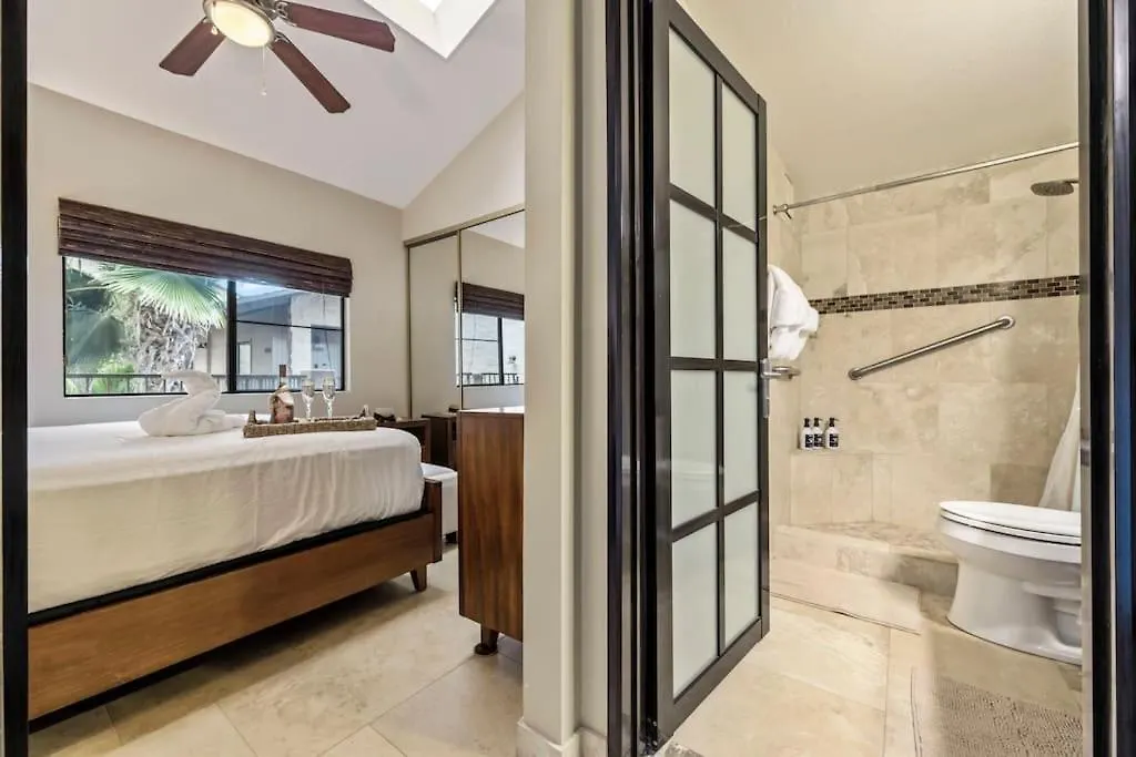 Kihei Alii Kai A404- Top Floor, Remodeled, Oceanview & Steps From Beach USA